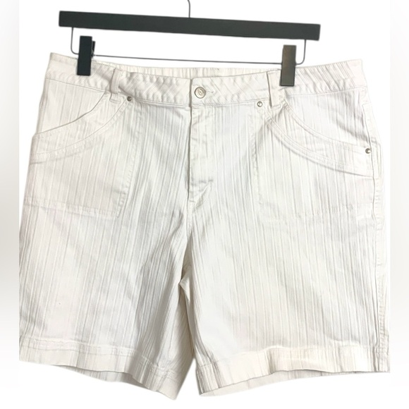 Cotton Ginny Vintage Bright White Bermuda Shorts, Pockets, Stretch - Picture 1 of 13